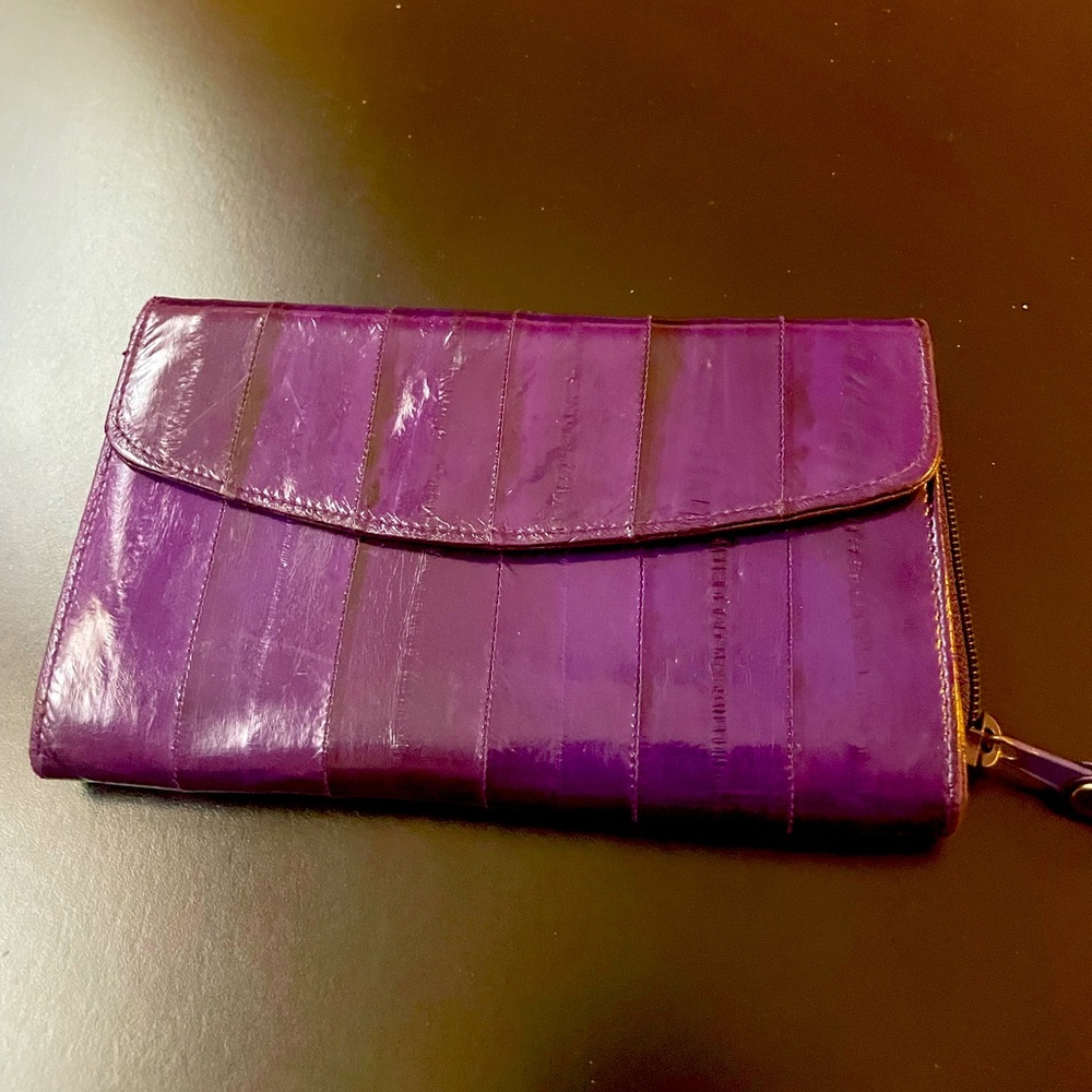 Pre-owned Vintage Lee Sands Purple Eel Skin Wallet.